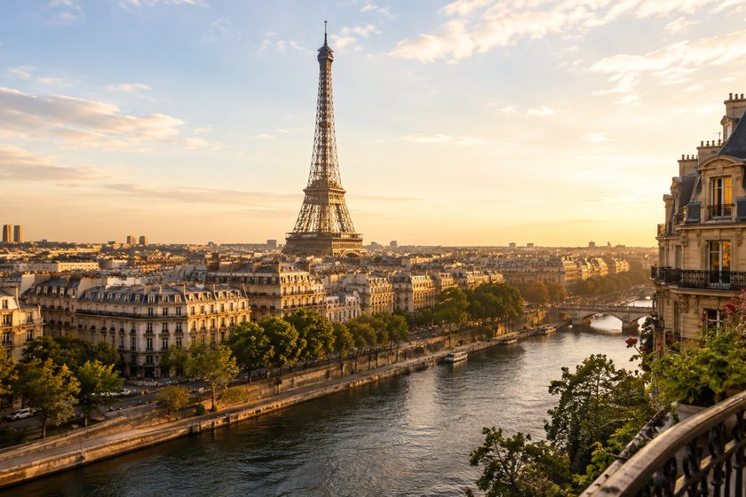 Torre Eiffel y el Sena al amanecer, París